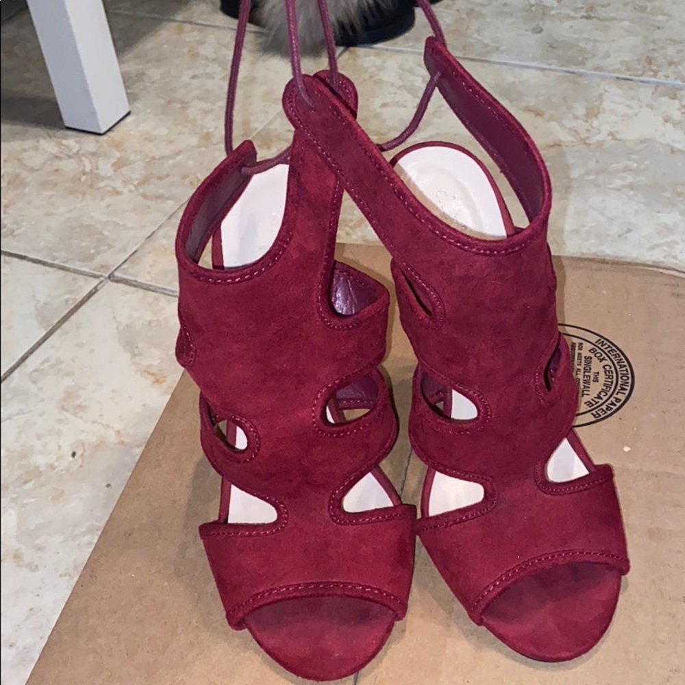 Red Heels - Picture 3 of 4